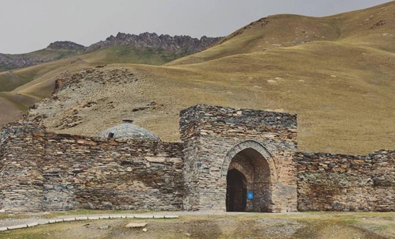 Son Kul Lake – Tash Rabat Caravanserai (Stone castle)